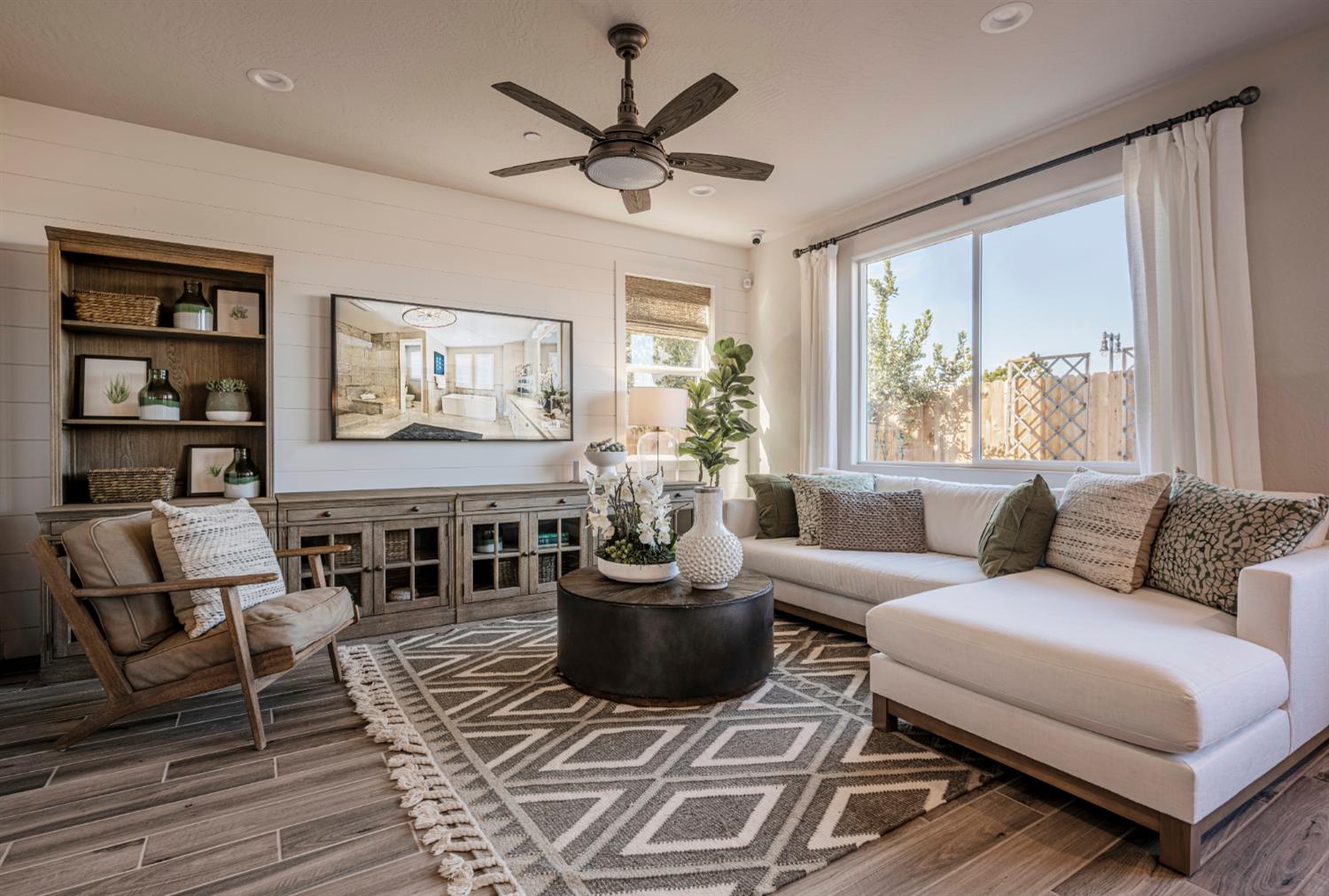 1161 Maclure Ave W, Madera, CA 93636