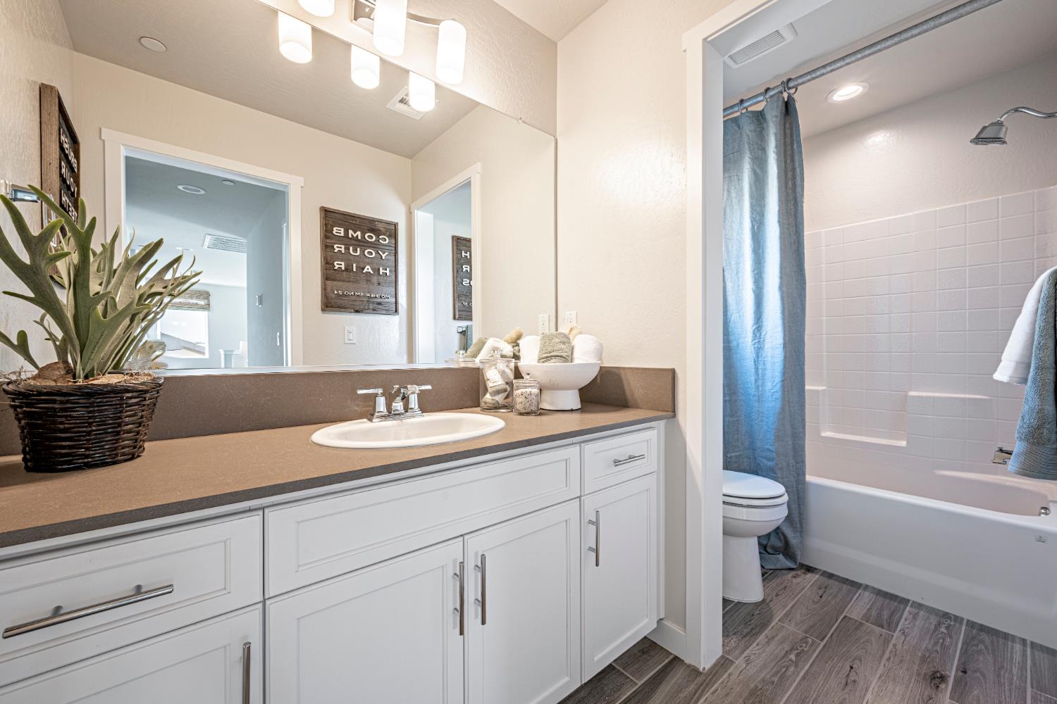 1161 Maclure Ave W, Madera, CA 93636