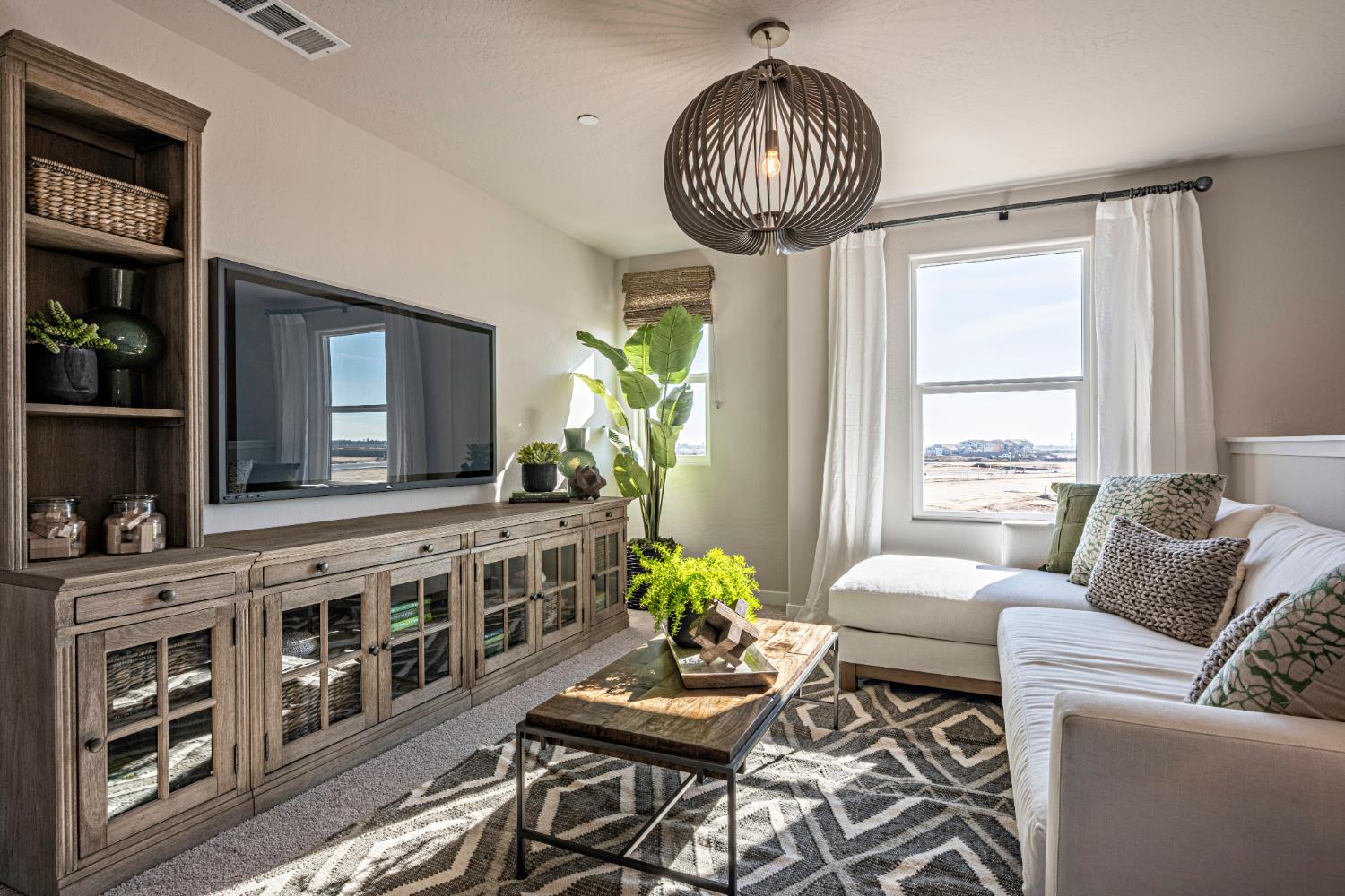 1161 Maclure Ave W, Madera, CA 93636