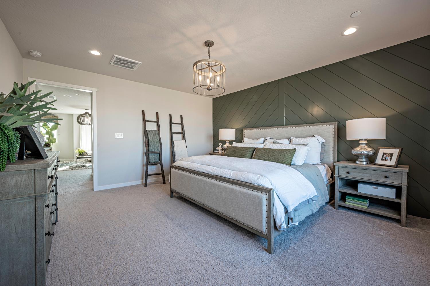 1161 Maclure Ave W, Madera, CA 93636