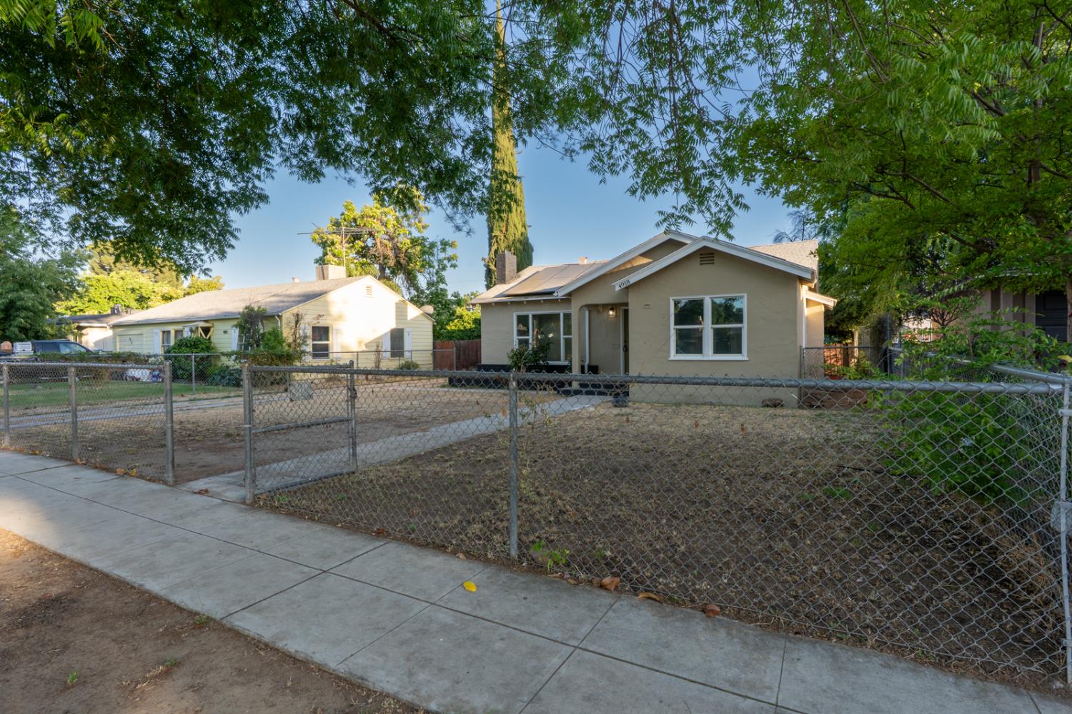 4918 E Illinois Ave, Fresno, CA 93727