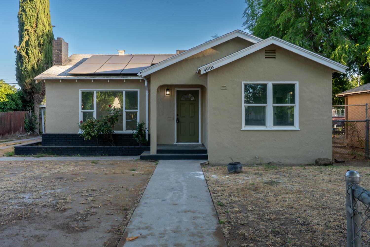 4918 E Illinois Ave, Fresno, CA 93727