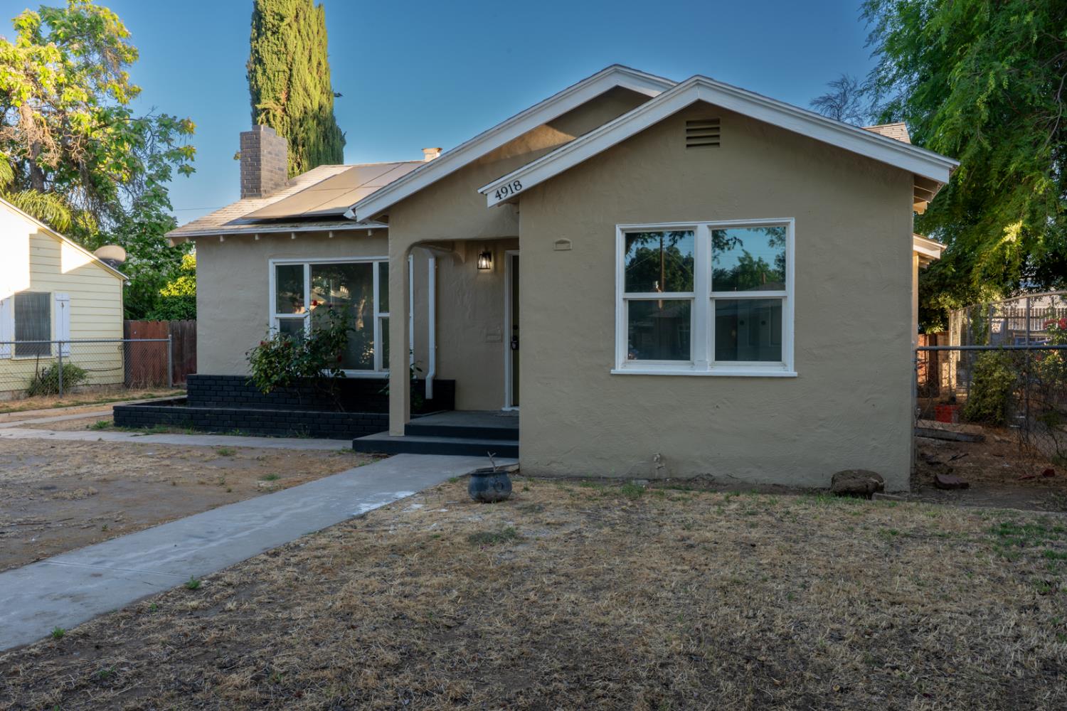 4918 E Illinois Ave, Fresno, CA 93727