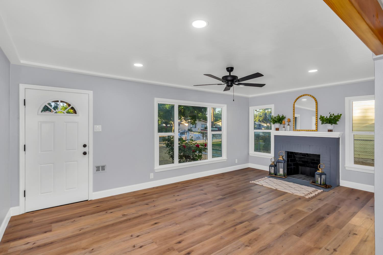 4918 E Illinois Ave, Fresno, CA 93727