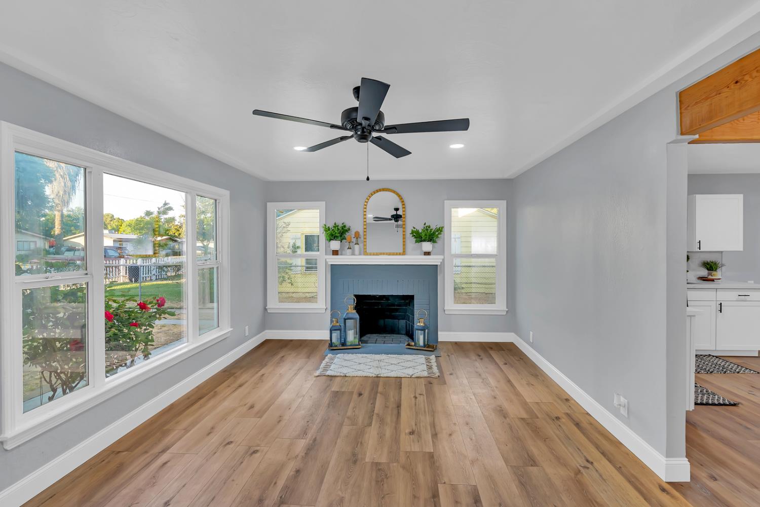 4918 E Illinois Ave, Fresno, CA 93727