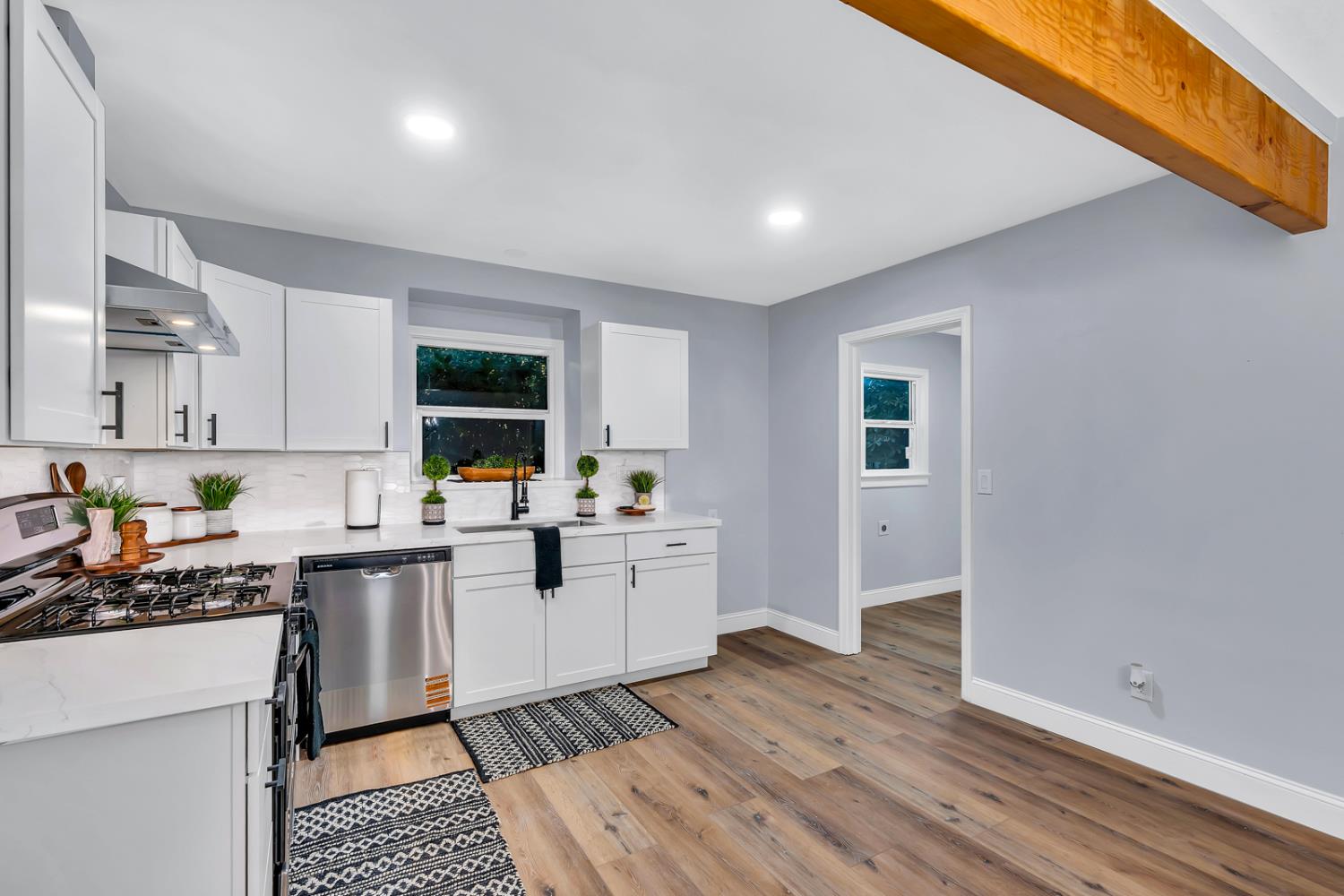 4918 E Illinois Ave, Fresno, CA 93727