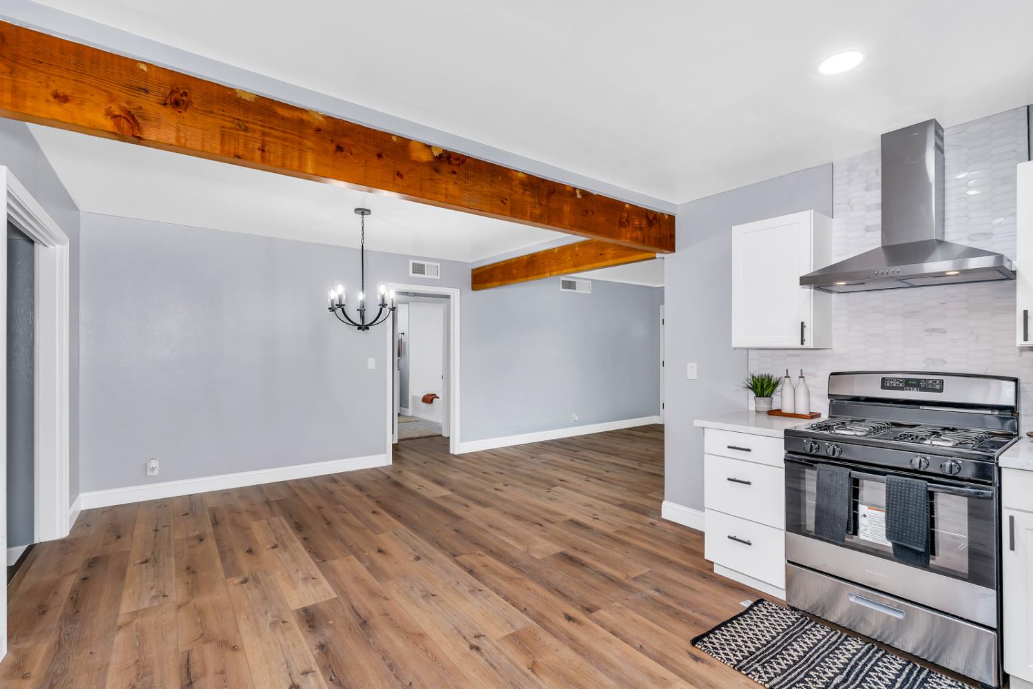 4918 E Illinois Ave, Fresno, CA 93727