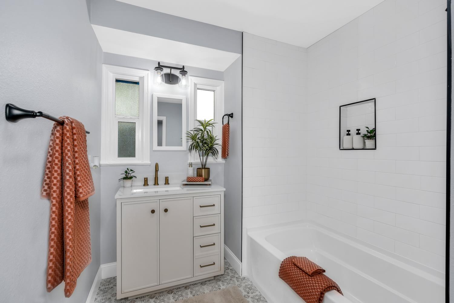 4918 E Illinois Ave, Fresno, CA 93727