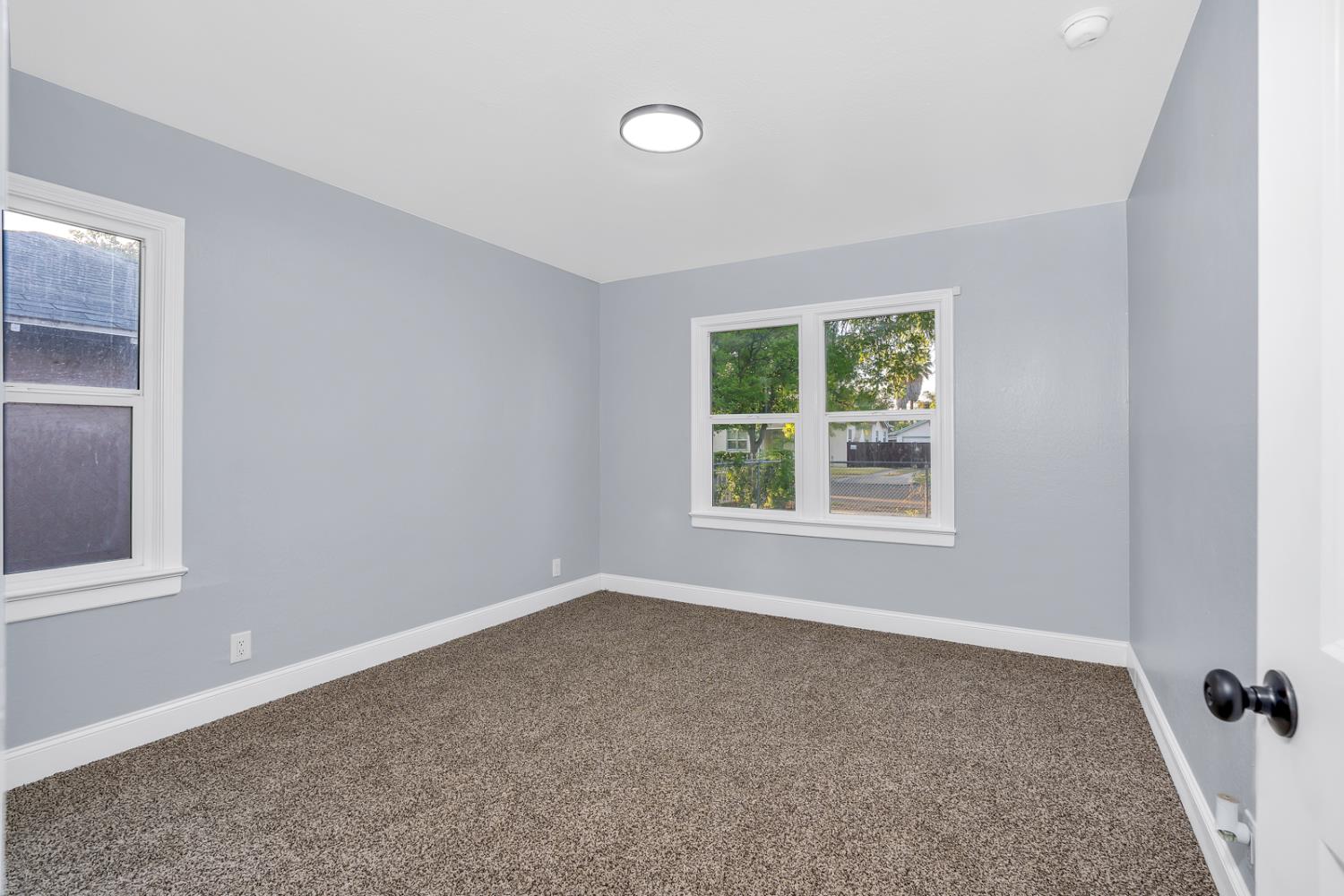 4918 E Illinois Ave, Fresno, CA 93727