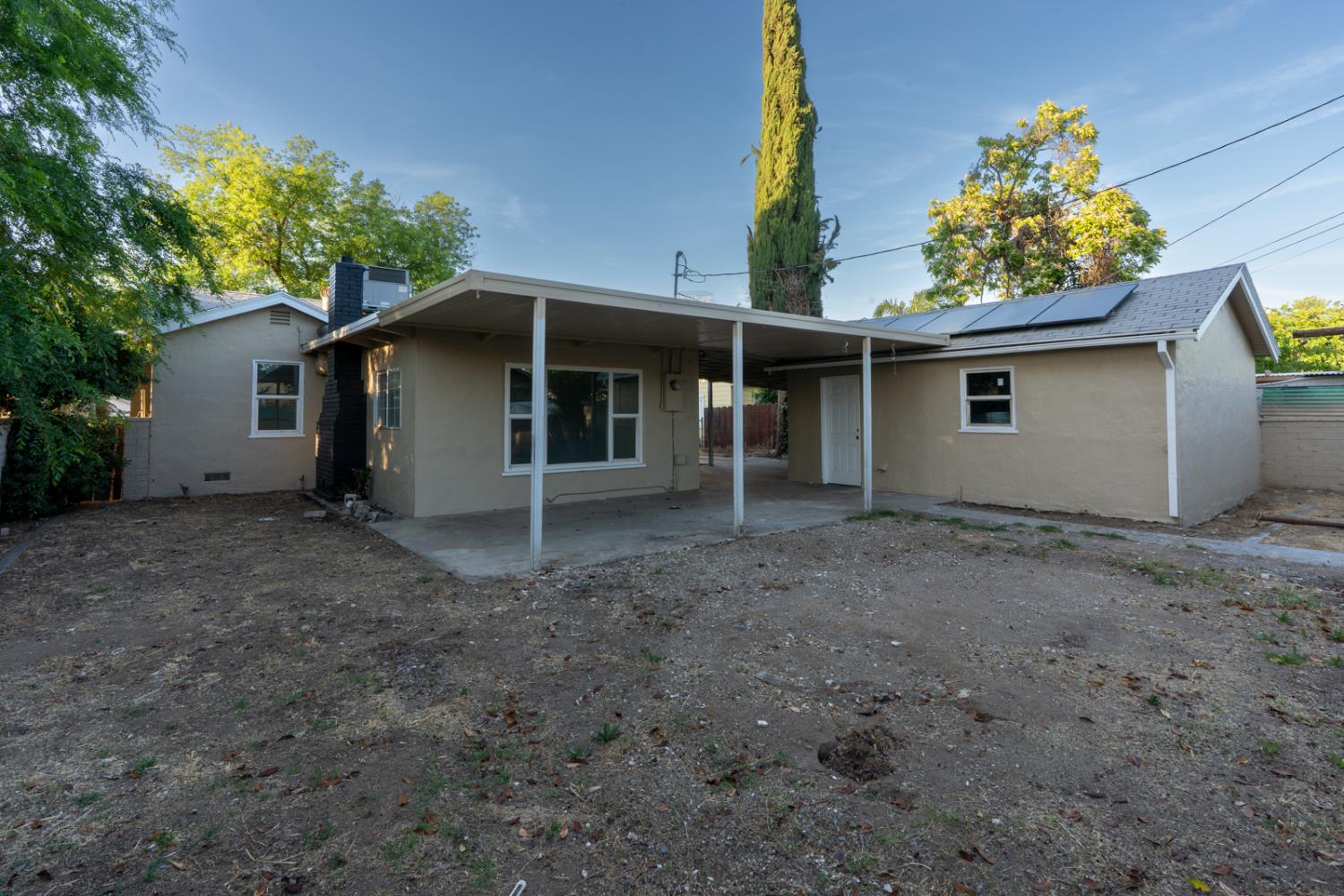 4918 E Illinois Ave, Fresno, CA 93727