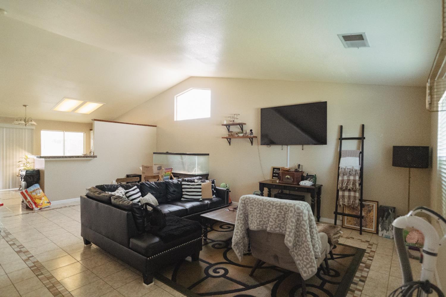 310 Buena Vista Ct, Merced, CA 95348