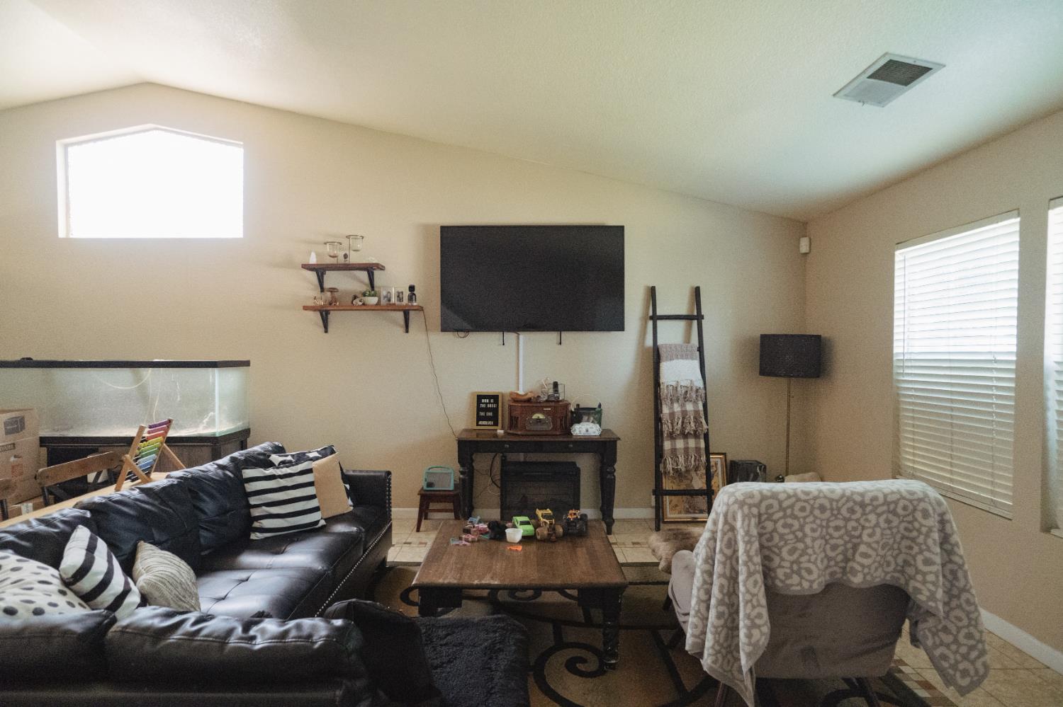 310 Buena Vista Ct, Merced, CA 95348