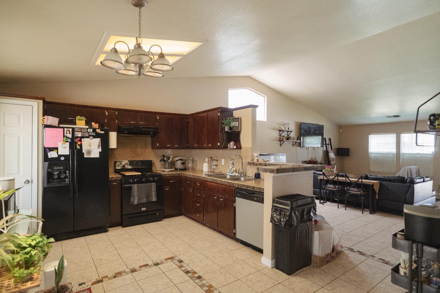 310 Buena Vista Ct, Merced, CA 95348