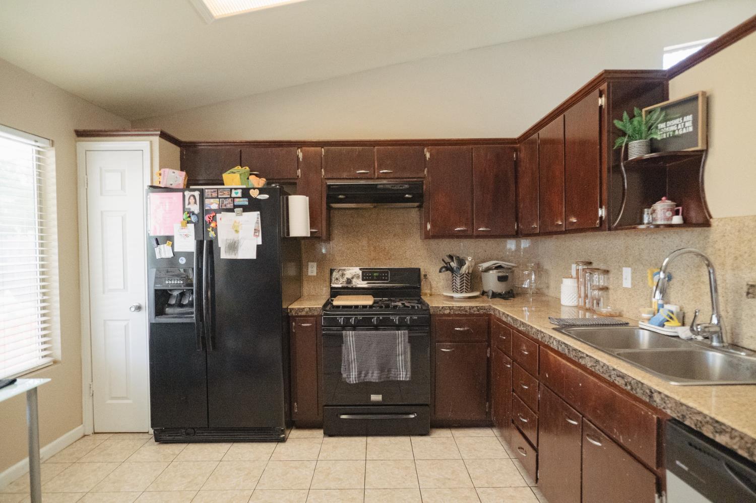 310 Buena Vista Ct, Merced, CA 95348