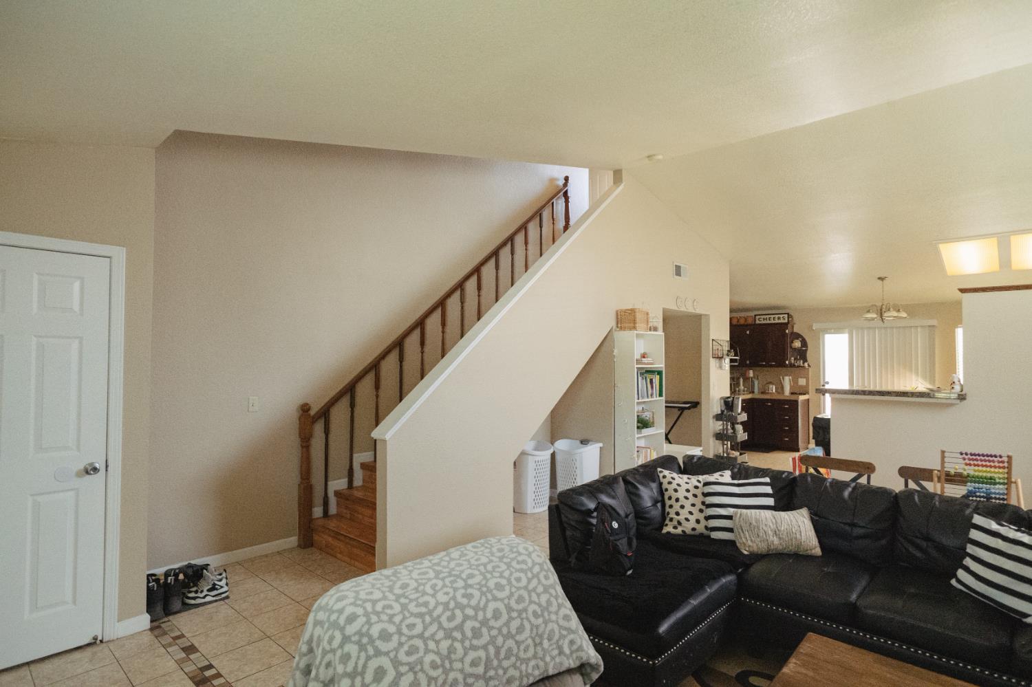 310 Buena Vista Ct, Merced, CA 95348