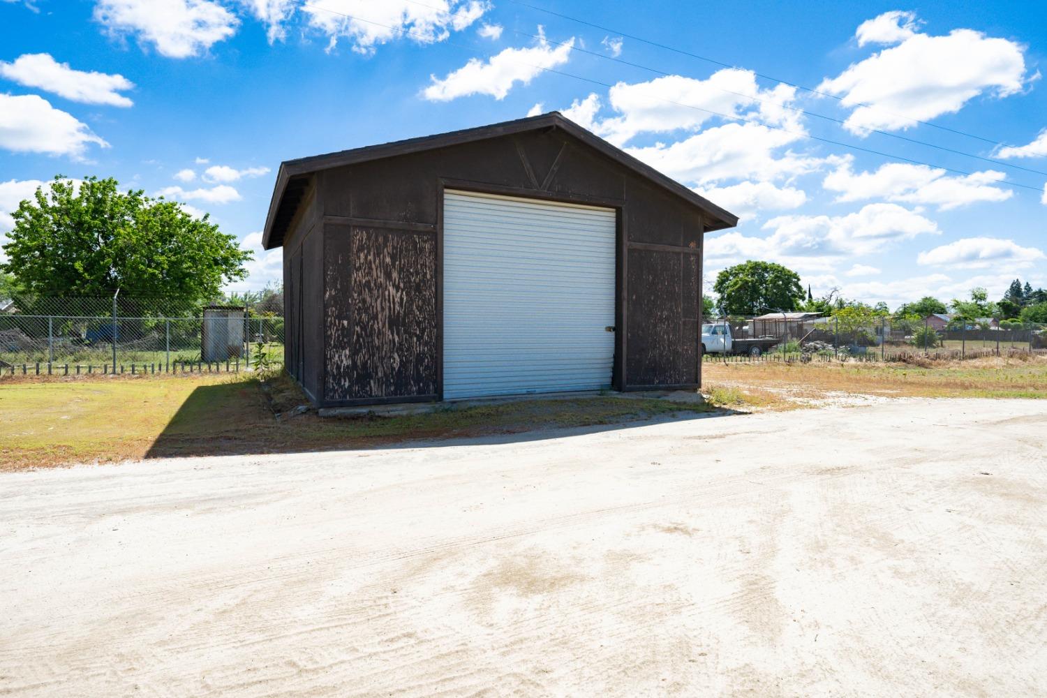 347 E Clayton Ave, Fresno, CA 93725