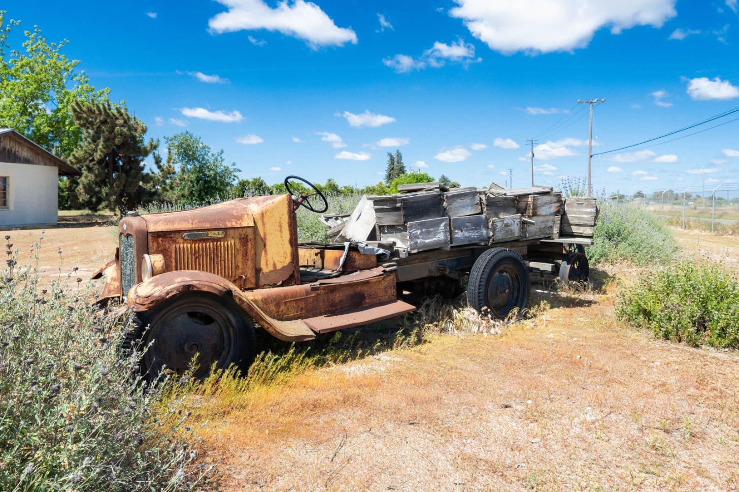 347 E Clayton Ave, Fresno, CA 93725