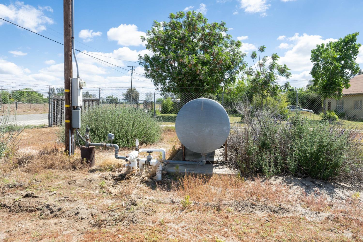 347 E Clayton Ave, Fresno, CA 93725