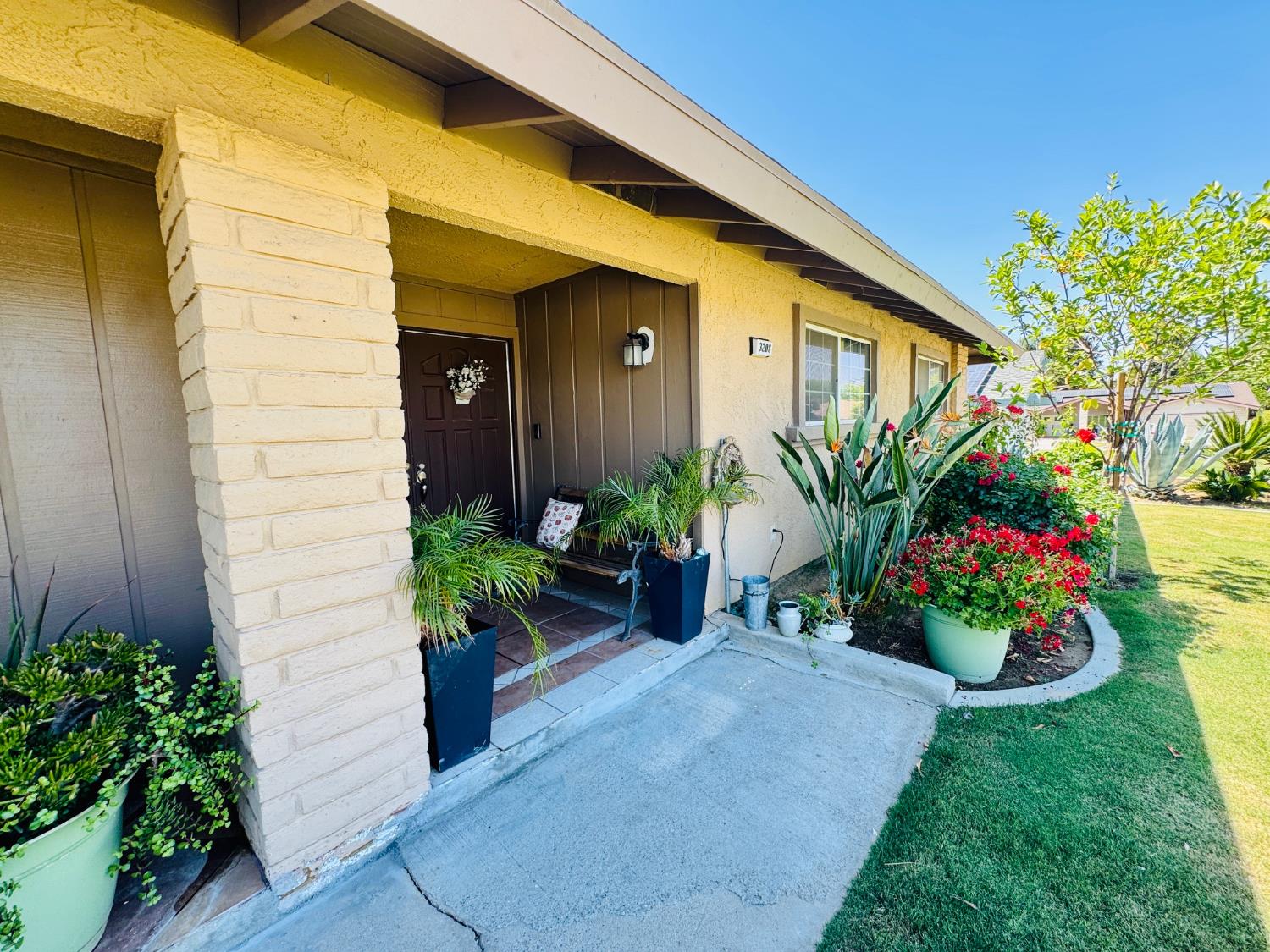 3208 Sunview Dr, Bakersfield, CA 93306