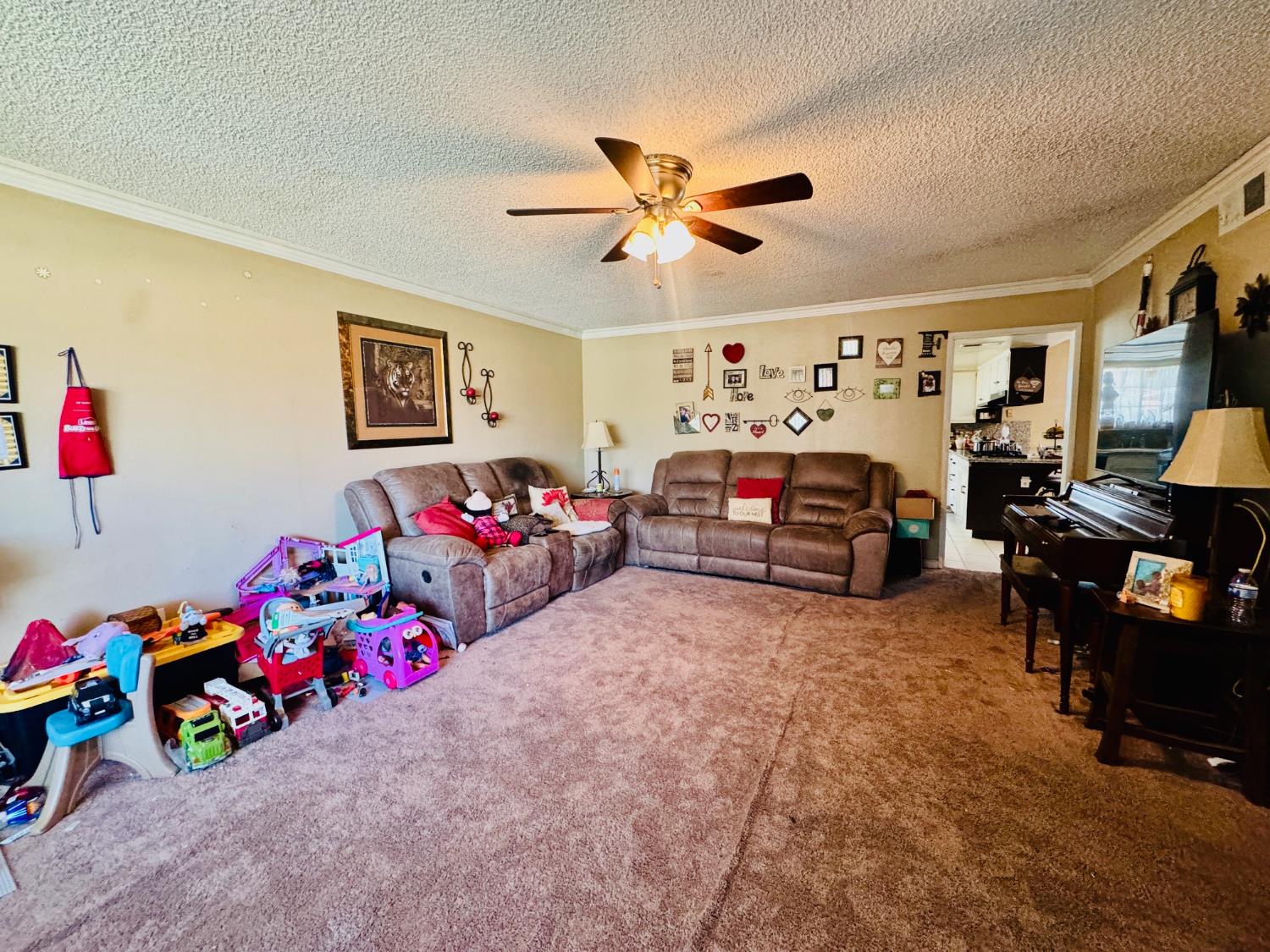 3208 Sunview Dr, Bakersfield, CA 93306