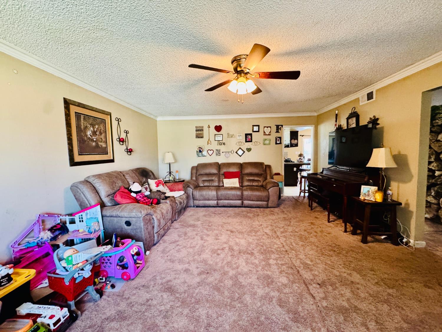 3208 Sunview Dr, Bakersfield, CA 93306