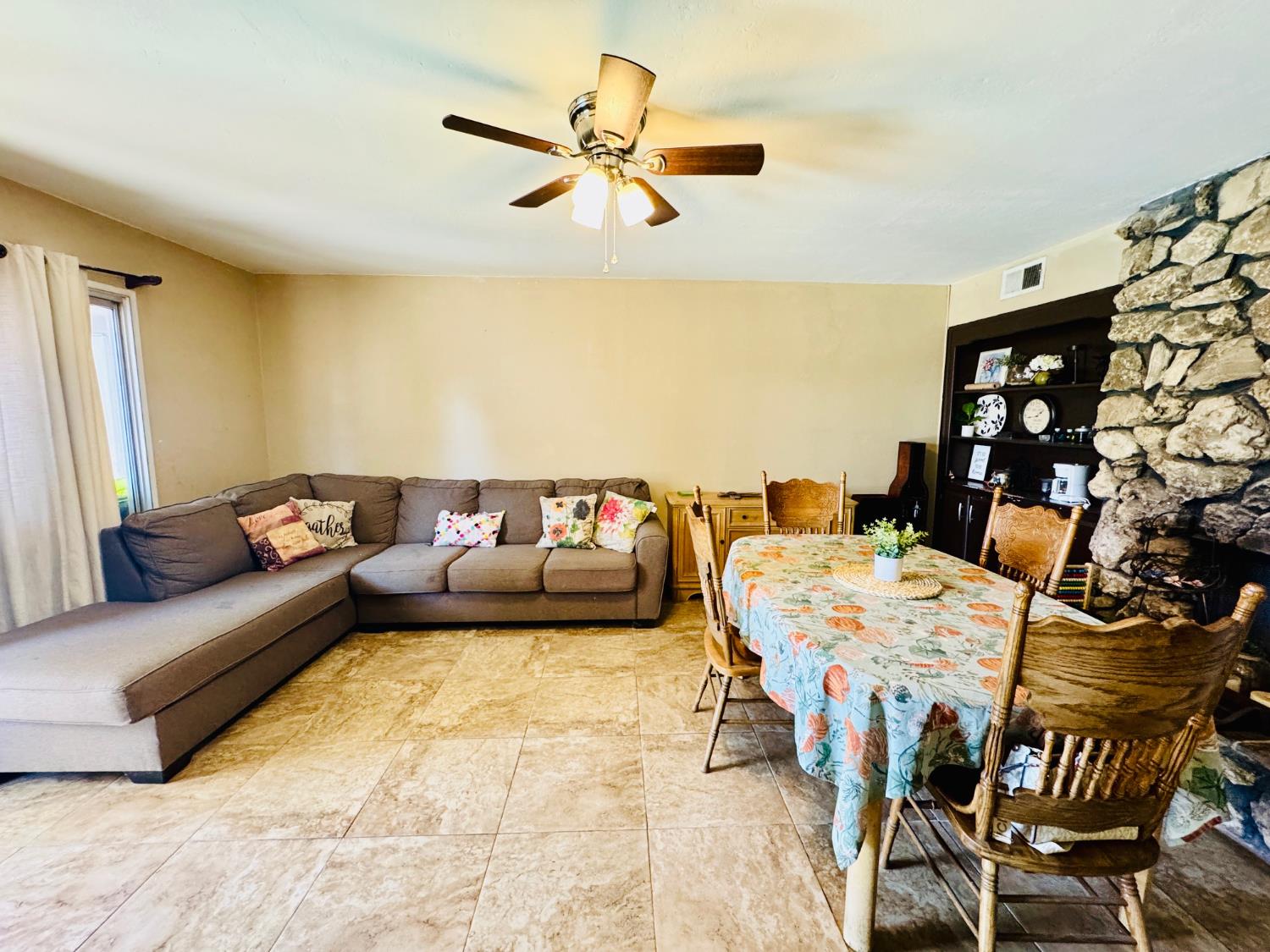 3208 Sunview Dr, Bakersfield, CA 93306