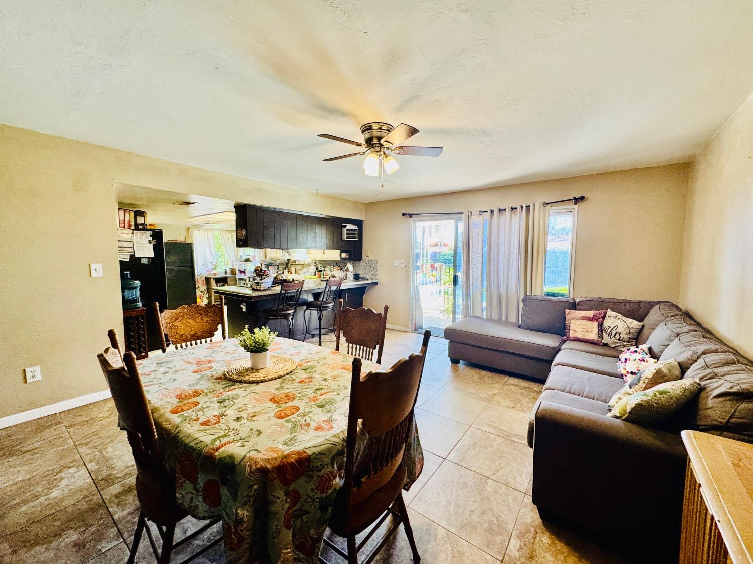 3208 Sunview Dr, Bakersfield, CA 93306