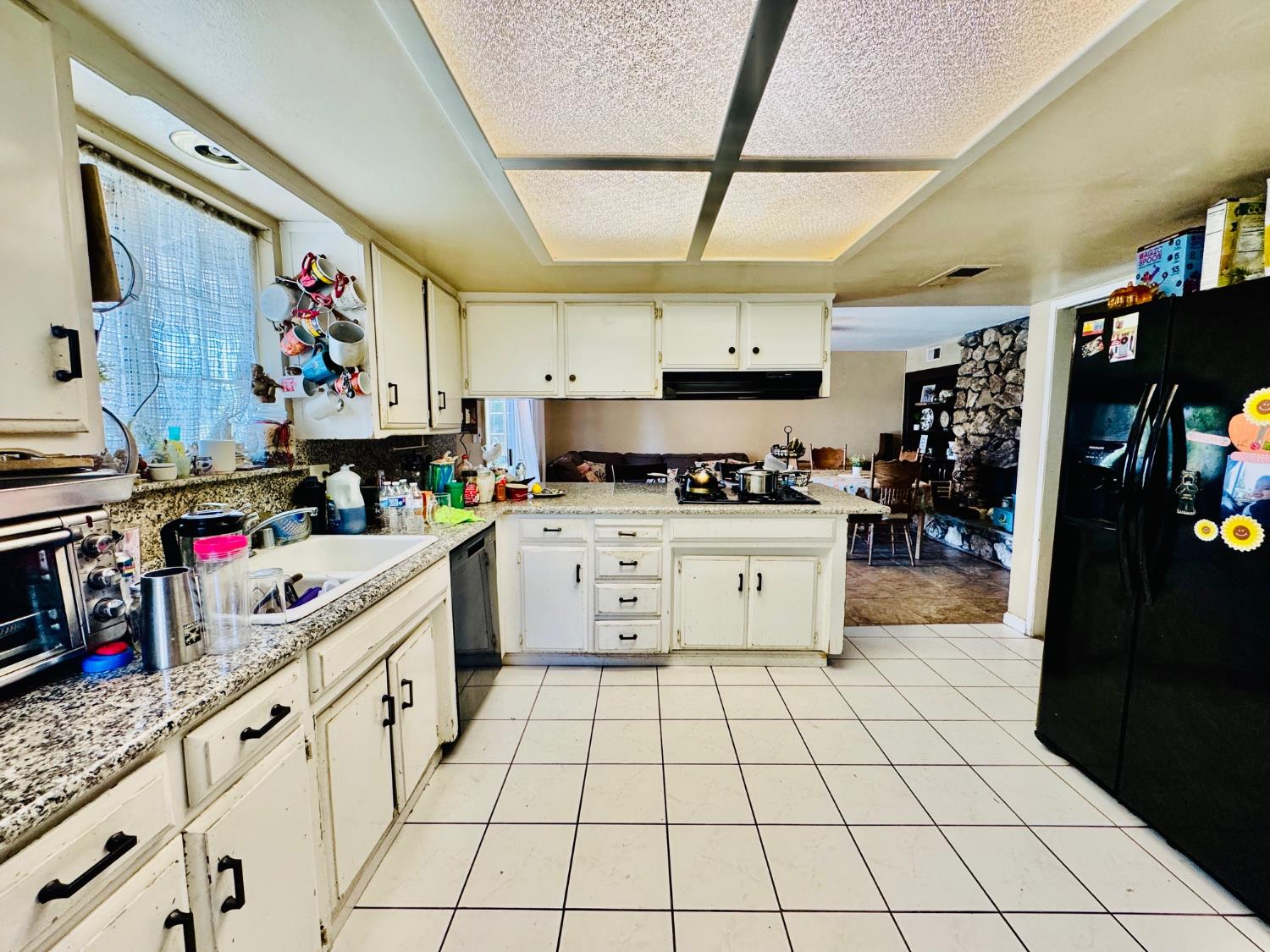 3208 Sunview Dr, Bakersfield, CA 93306