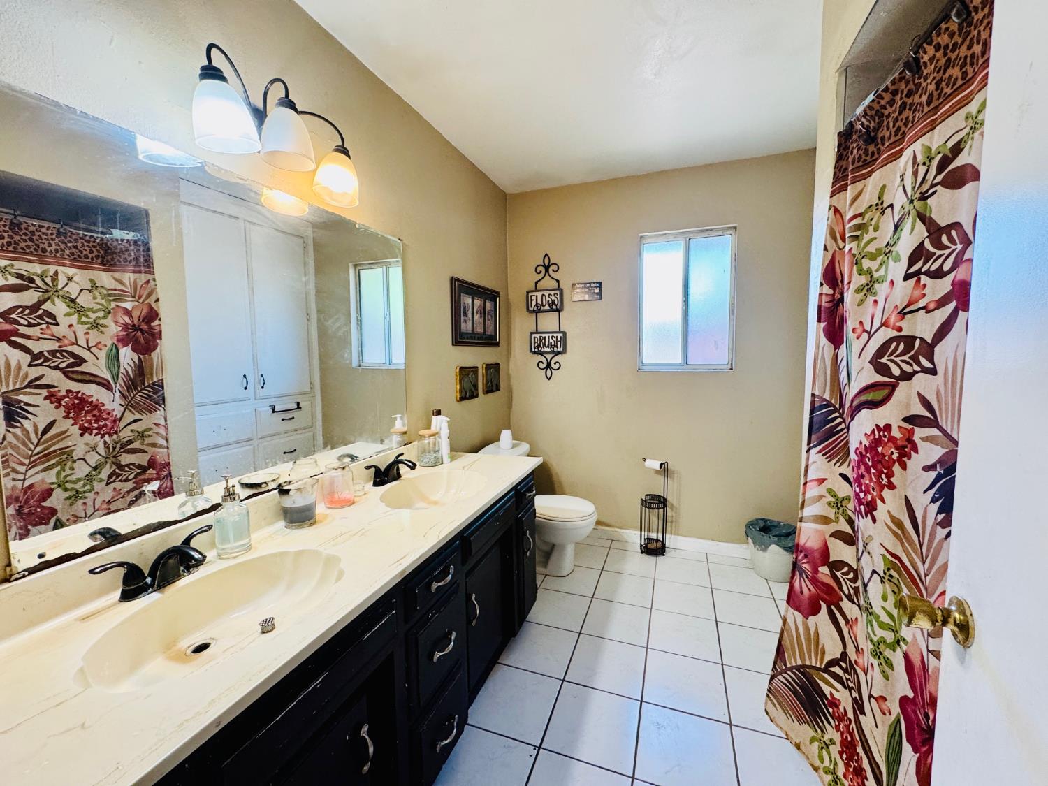 3208 Sunview Dr, Bakersfield, CA 93306