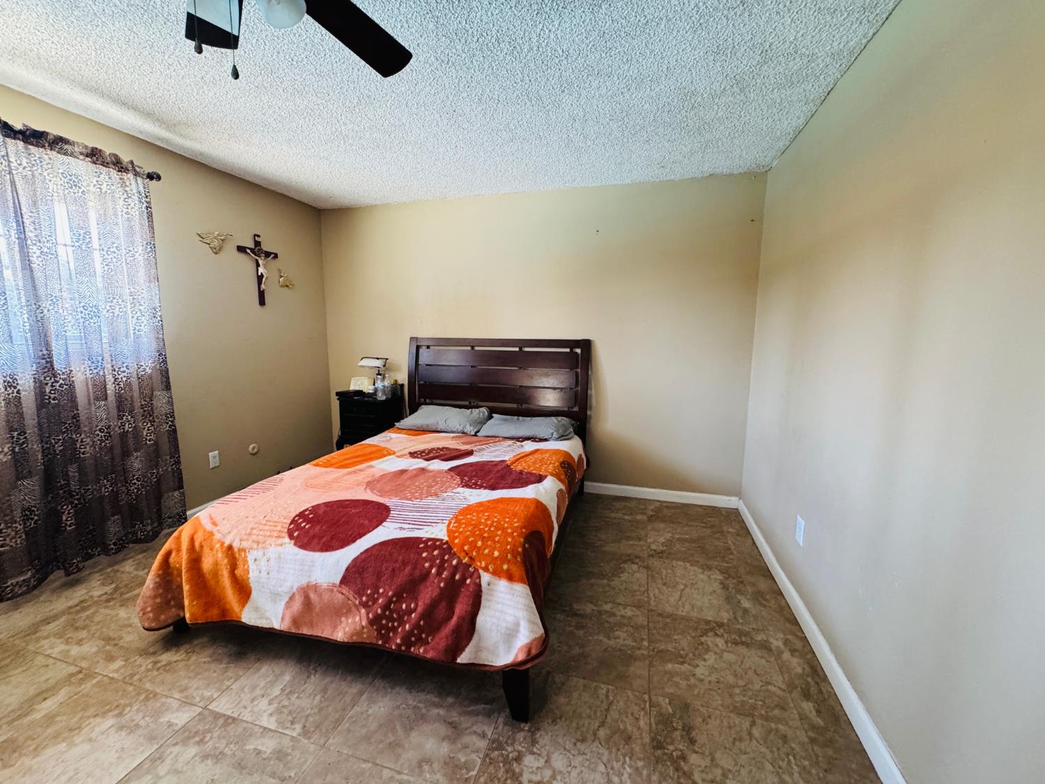 3208 Sunview Dr, Bakersfield, CA 93306