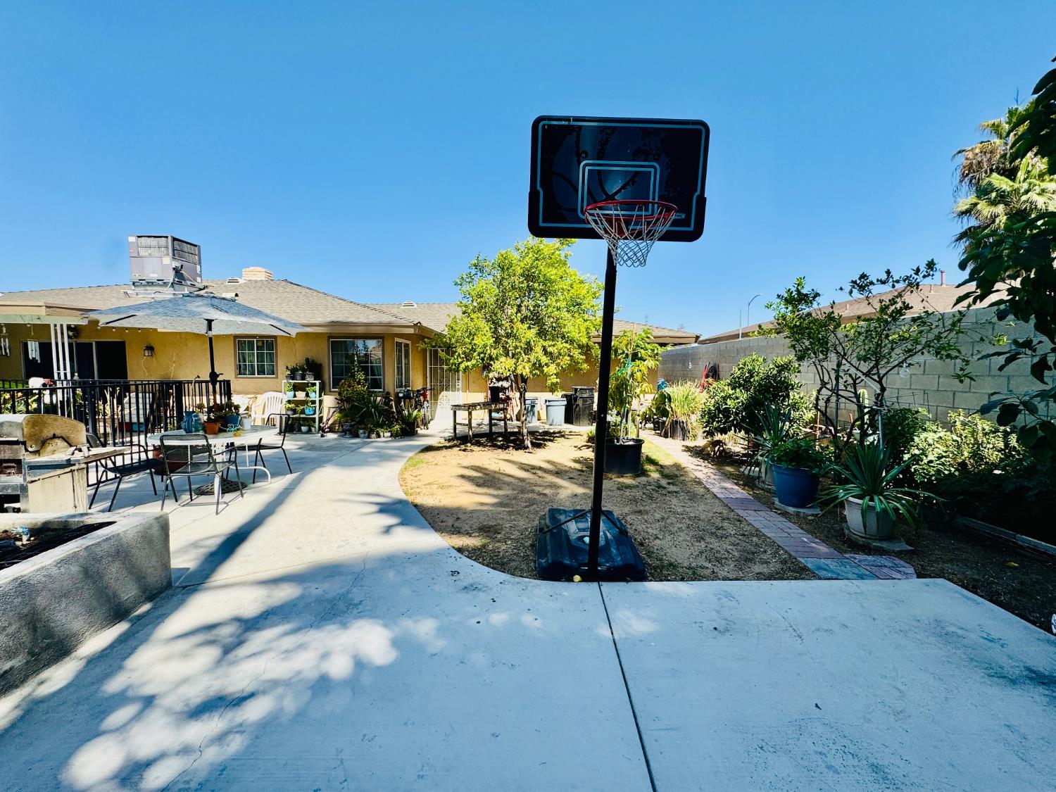 3208 Sunview Dr, Bakersfield, CA 93306