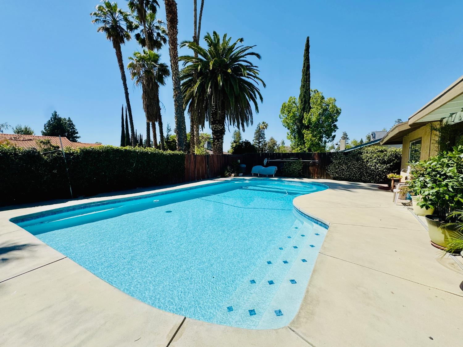 3208 Sunview Dr, Bakersfield, CA 93306