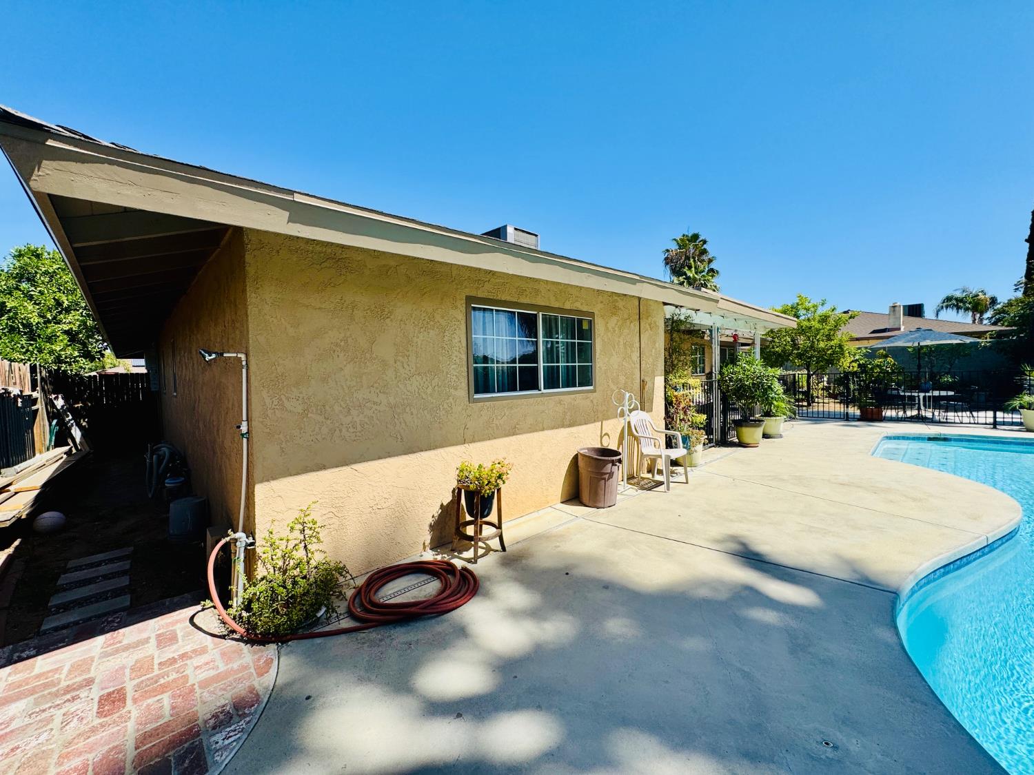 3208 Sunview Dr, Bakersfield, CA 93306