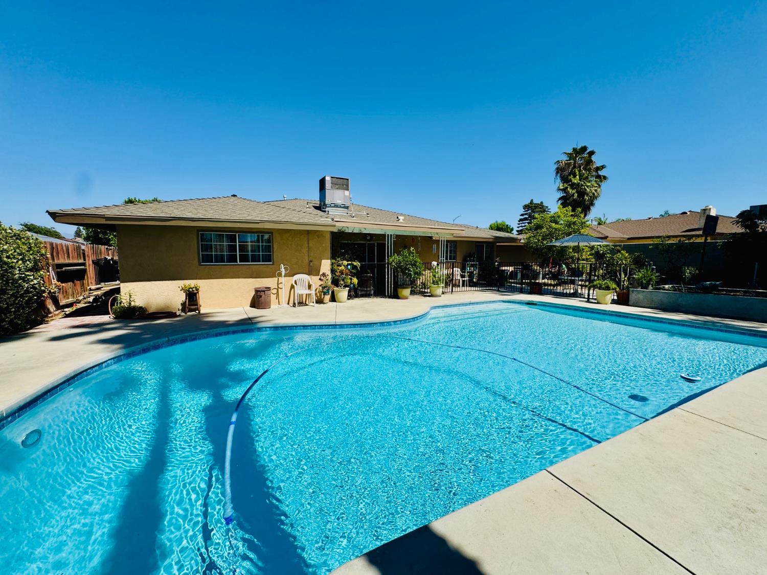 3208 Sunview Dr, Bakersfield, CA 93306