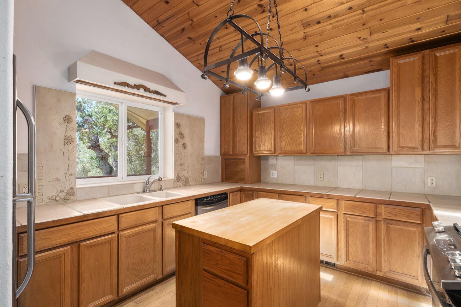 37667 Eagle Dr, Raymond, CA 93653