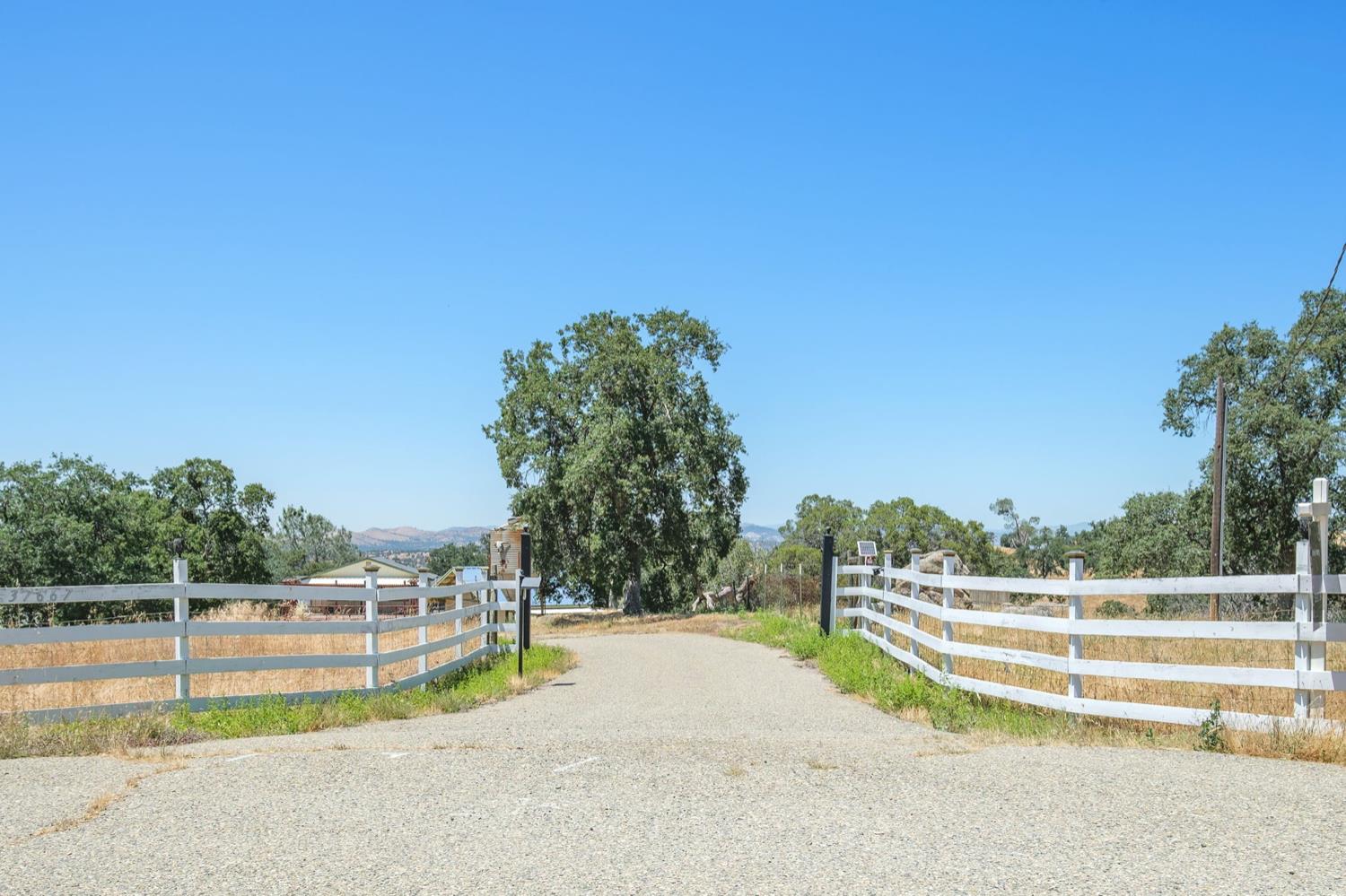 37667 Eagle Dr, Raymond, CA 93653