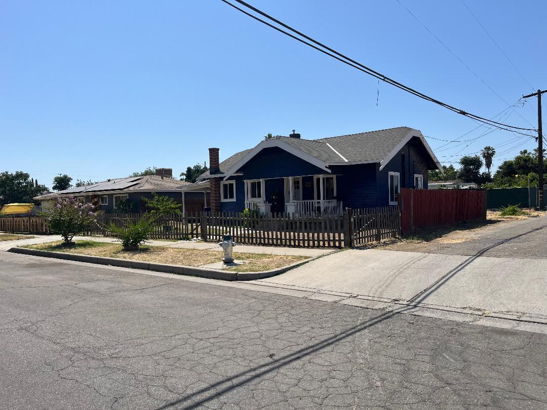 1021 Mariposa St, Fresno, CA 93706