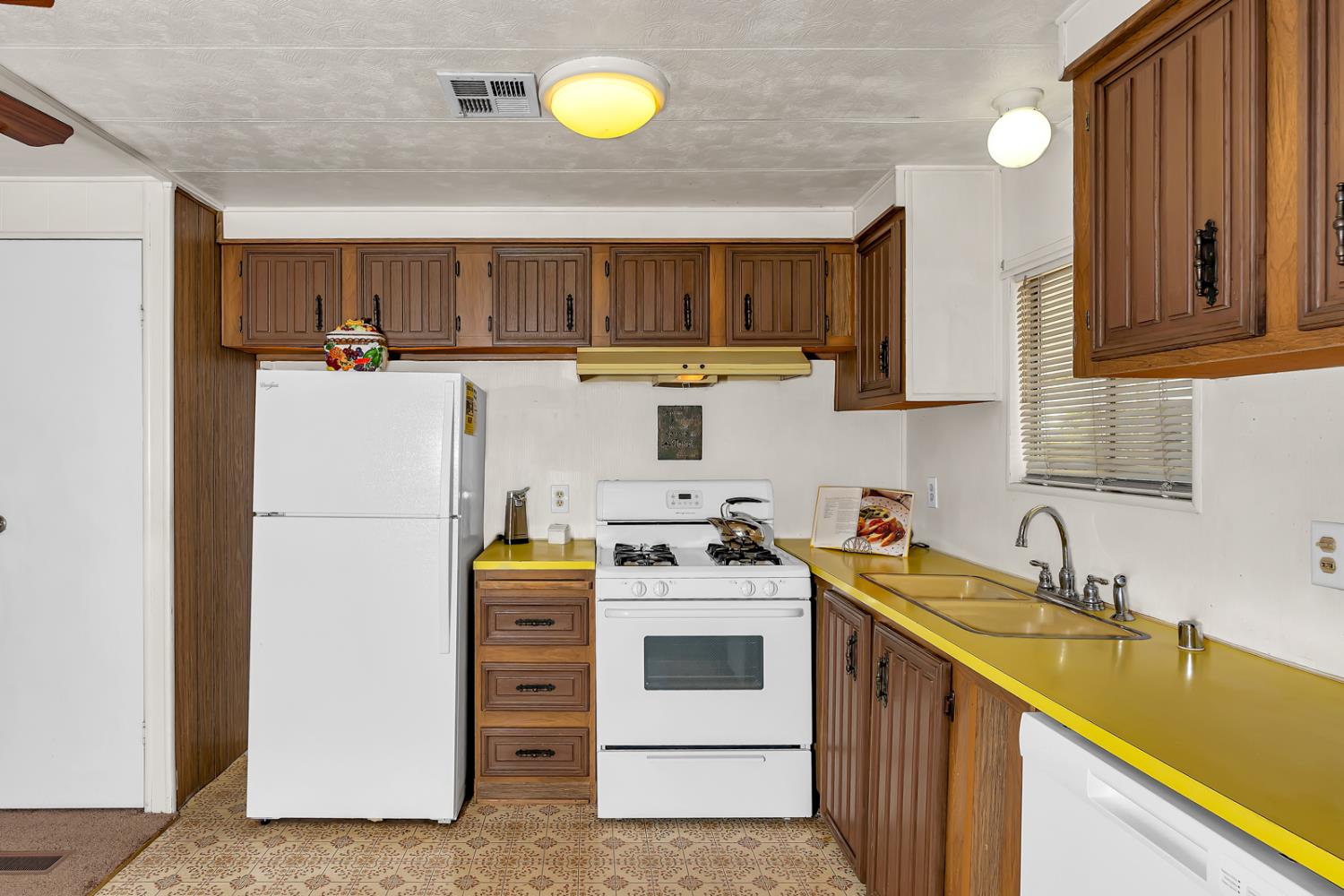 221 W Herndon Ave #59, Fresno, CA 93650