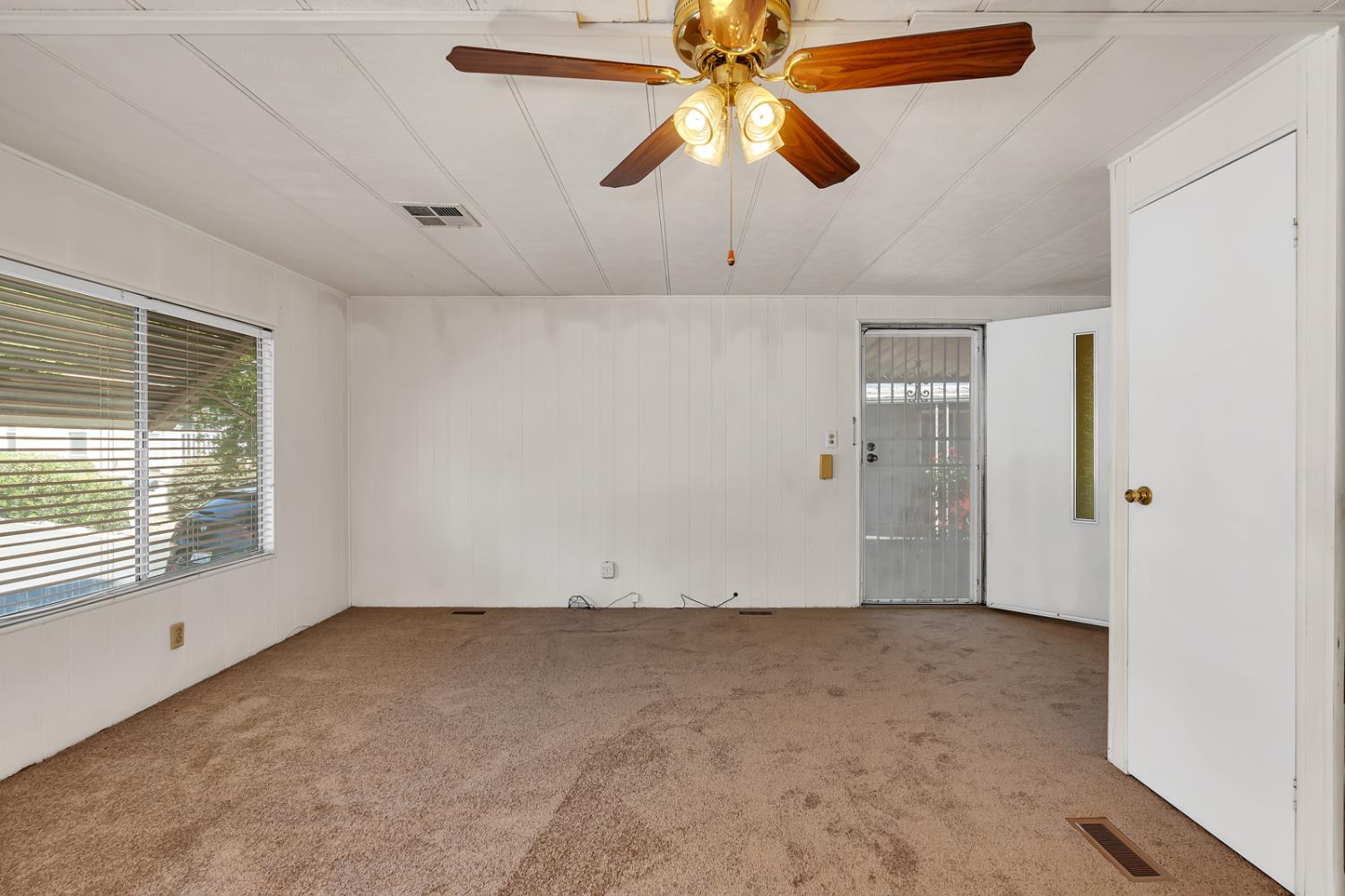 221 W Herndon Ave #59, Fresno, CA 93650