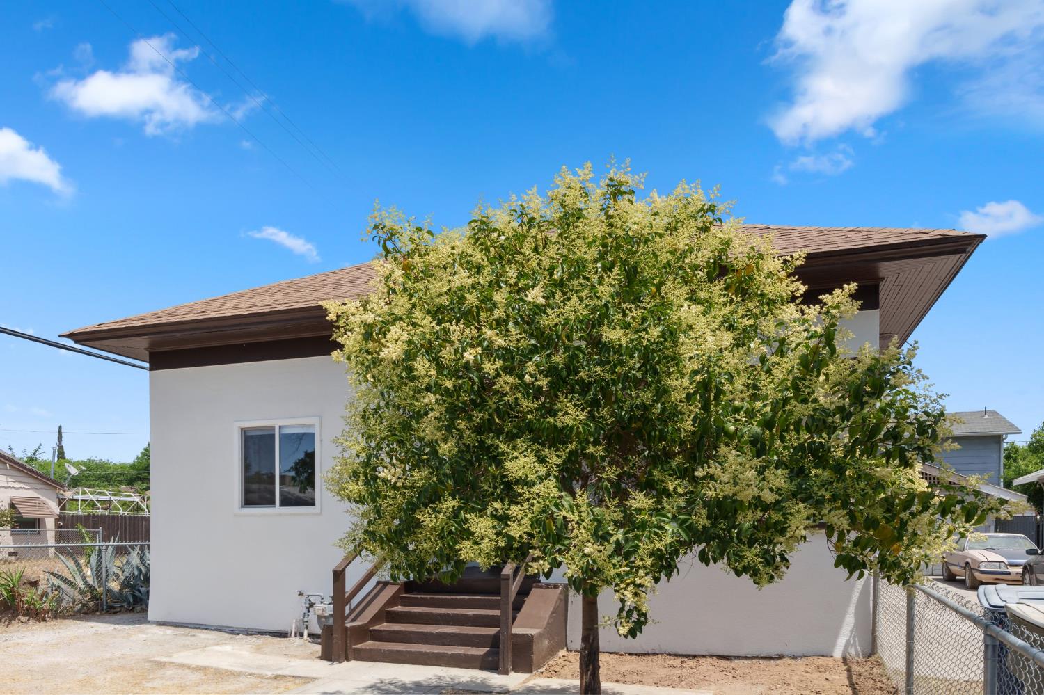 630 N Roosevelt Ave, Fresno, CA 93728