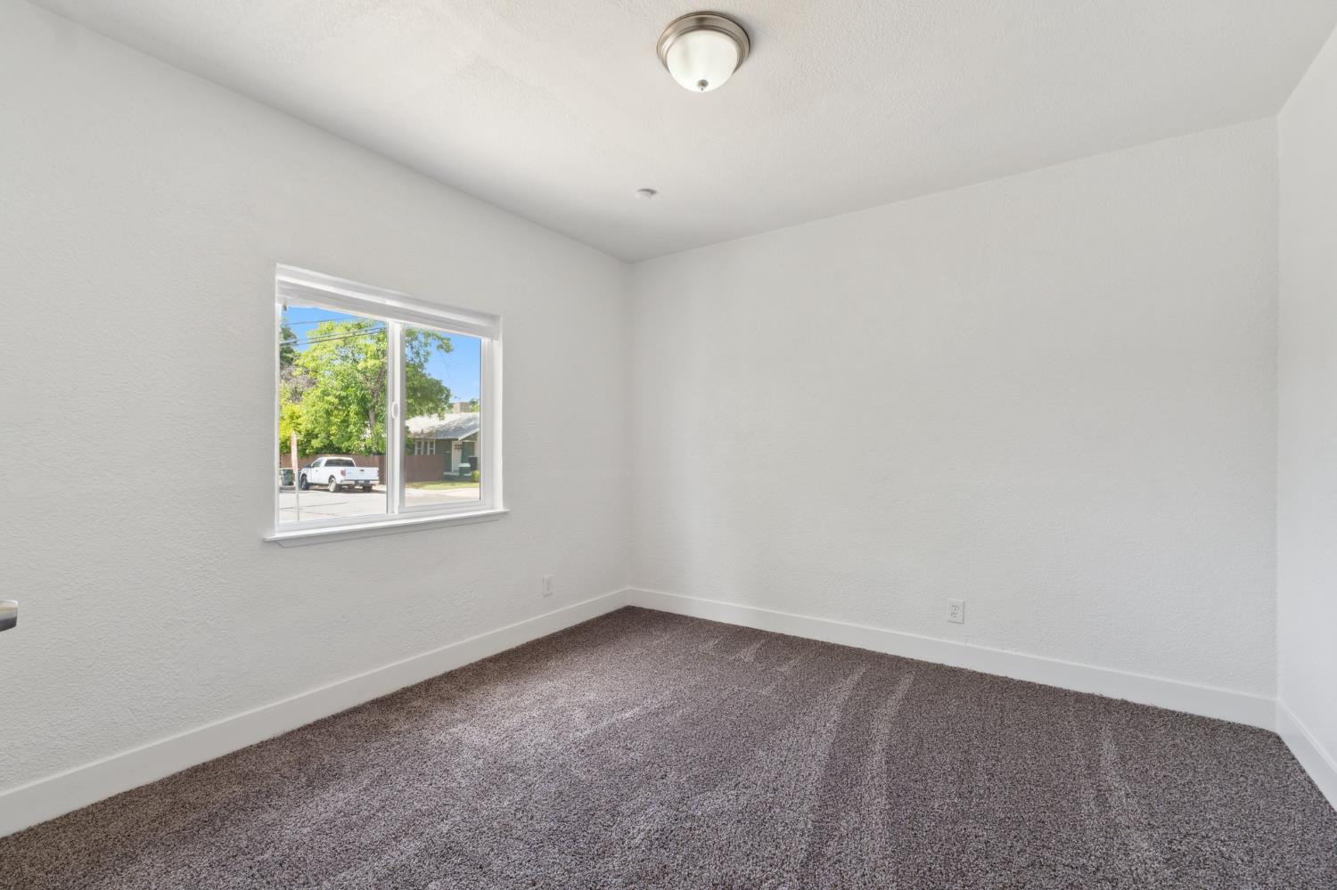 630 N Roosevelt Ave, Fresno, CA 93728