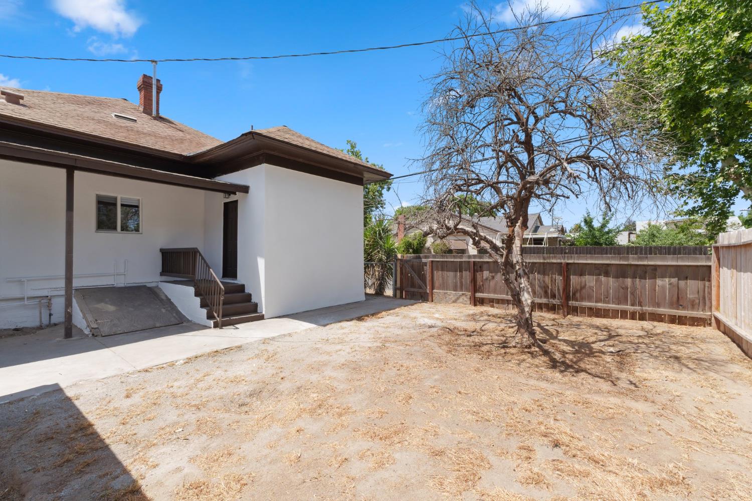 630 N Roosevelt Ave, Fresno, CA 93728