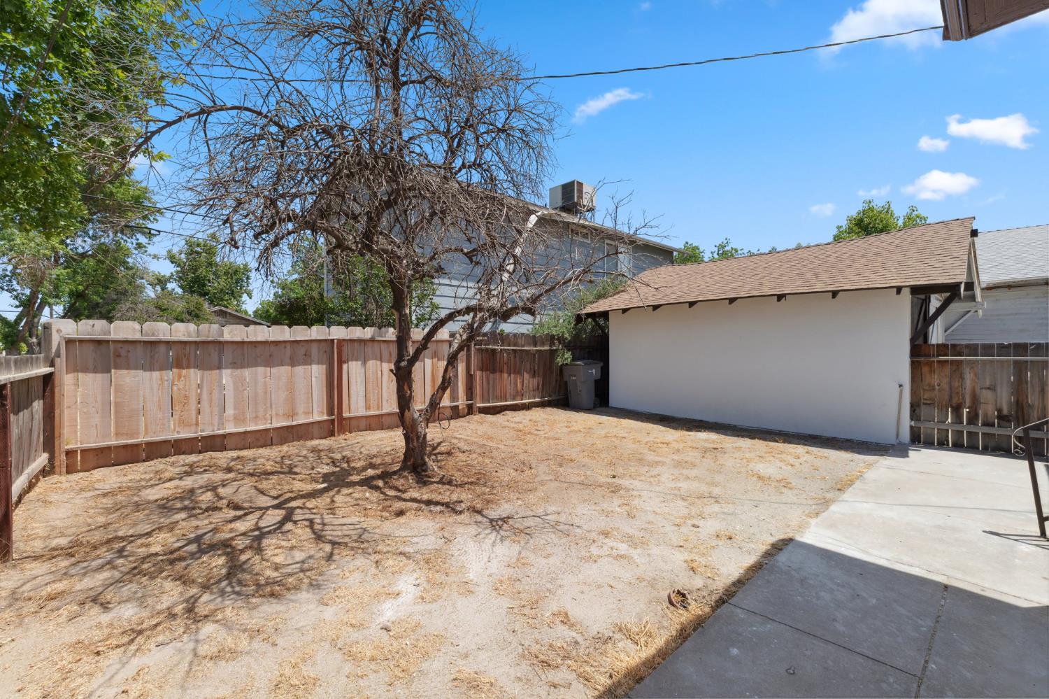 630 N Roosevelt Ave, Fresno, CA 93728