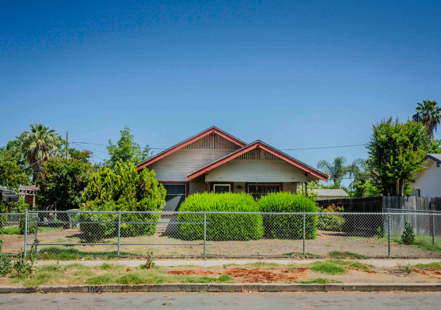 1007 E Michigan Ave, Fresno, CA 93704