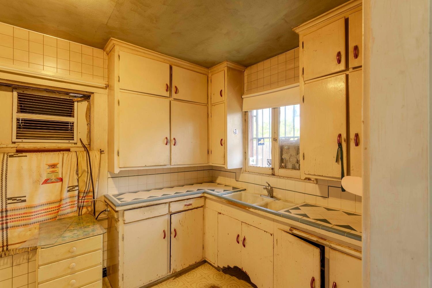 1007 E Michigan Ave, Fresno, CA 93704