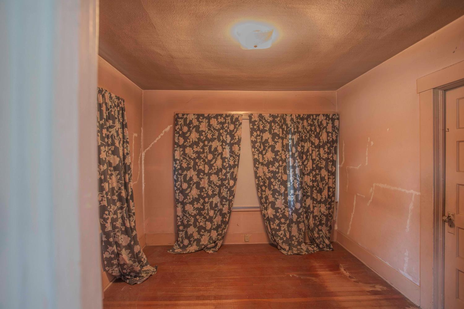 1007 E Michigan Ave, Fresno, CA 93704