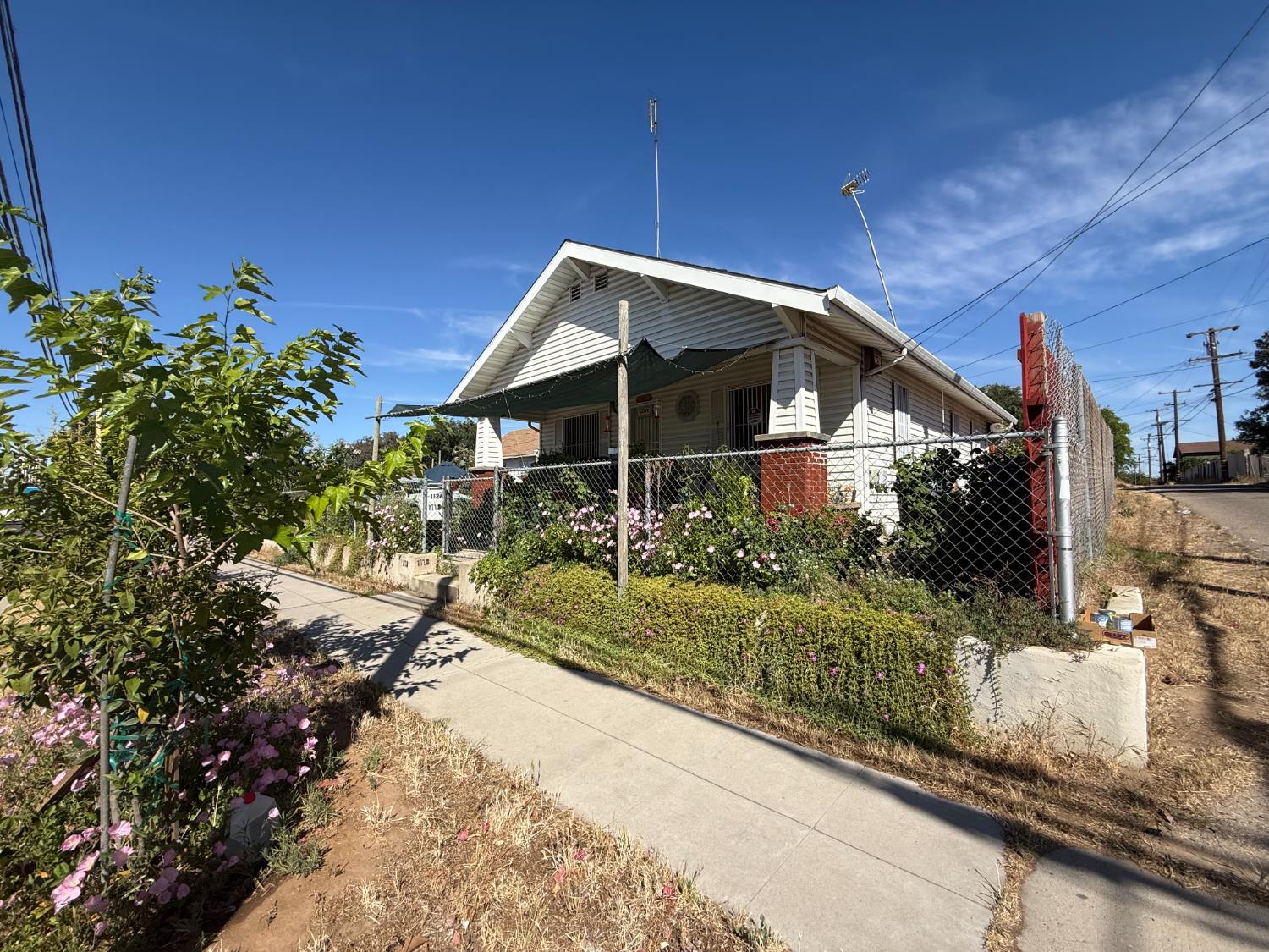 1128 Kern St, Fresno, CA 93706