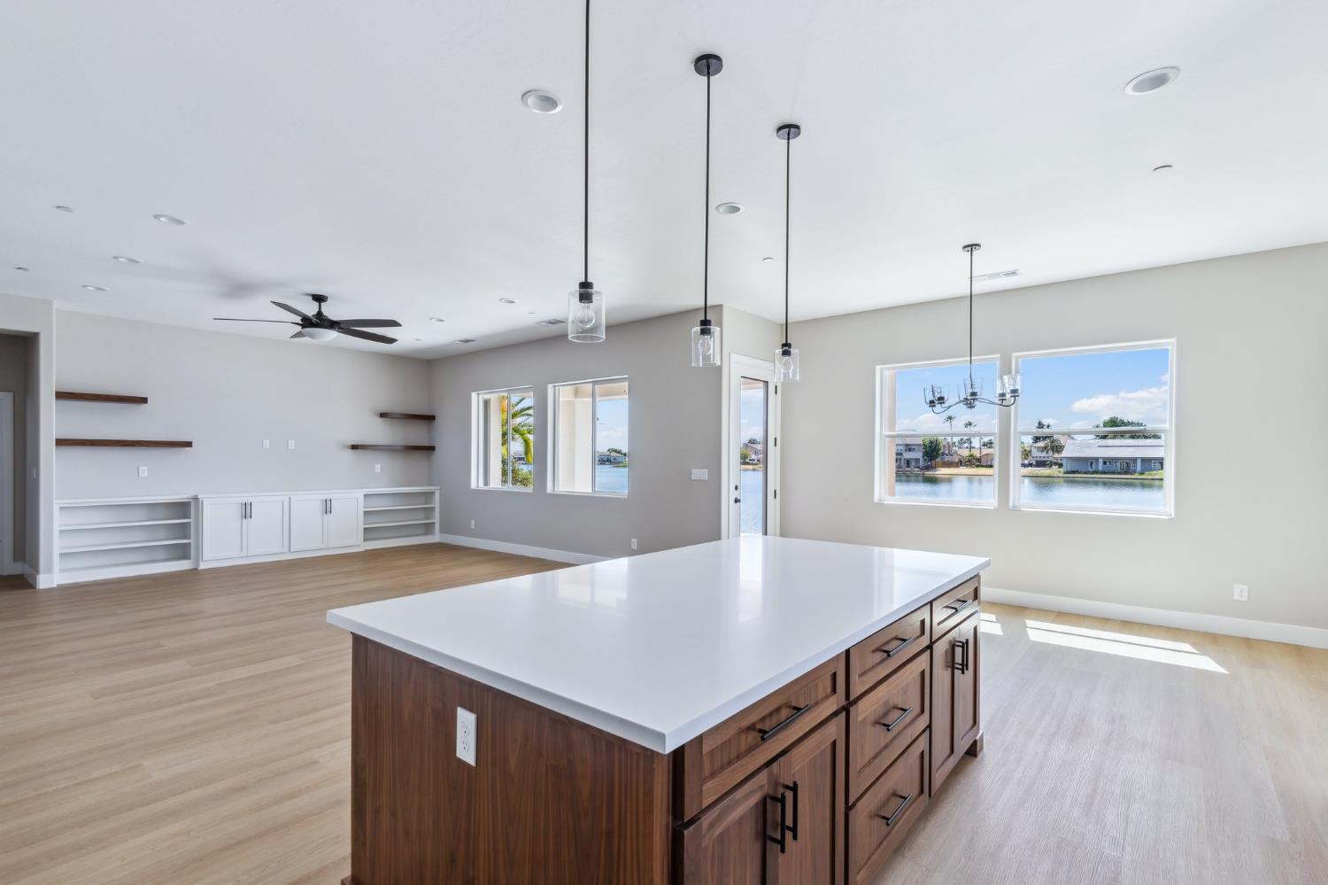 8385 Lake Shore Dr, Chowchilla, CA 93610