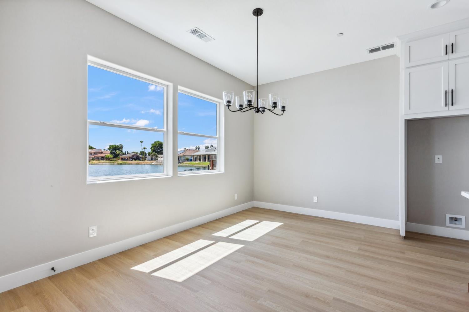 8385 Lake Shore Dr, Chowchilla, CA 93610