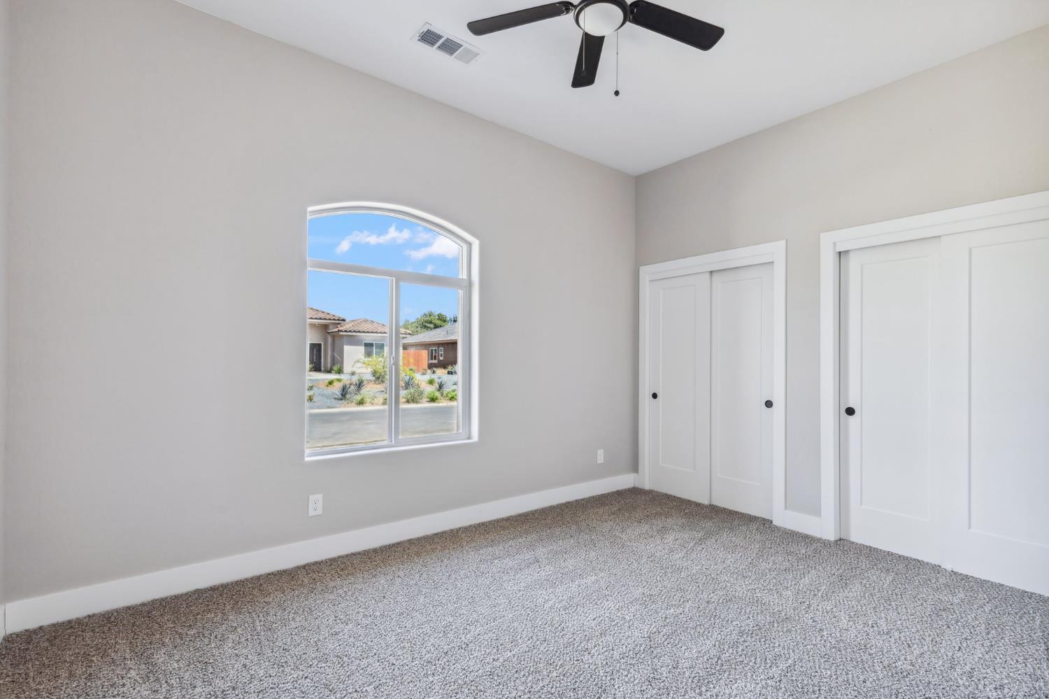 8385 Lake Shore Dr, Chowchilla, CA 93610